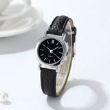 Montre femme chic bracelet cuir marron cadran carré blanc chiffres arabes dorés