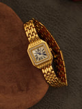 Montre femme rétro chic dorée, détails soignés et finition brillante