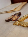 Montre vintage femme bracelet cuir marron, cadran tonneau doré avec chiffres romains et strass