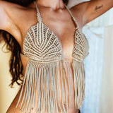 Top de plage crochet franges bohème couleur crème sur mannequin