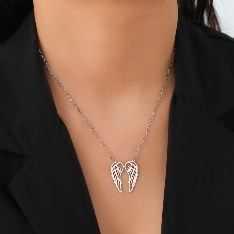 Collier avec pendentif ailes d'ange en acier inoxydable