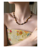 Collier Ras du Cou Élégant en Perles Tubulaires et Pierres Naturelles