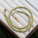 Collier Ras du Cou Élégant en Perles Tubulaires et Pierres Naturelles