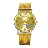 Montre femme élégante dorée avec cœurs scintillants et bracelet maille milanaise