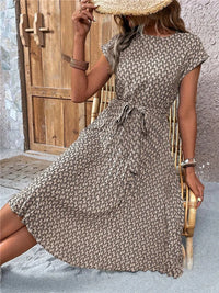 Robe d'été élégante à imprimé raffiné pour femme