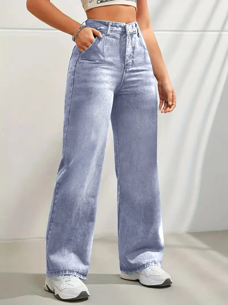 Jean tendance pour femmes, taille haute et coupe large, proposé à prix réduit.