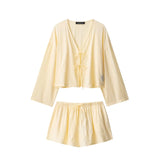 Ensemble Chic À Manches Longues Avec Haut À Col V Et Shorts Taille Haute