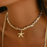 Collier ras-du-cou perles coquillages naturelles et pendentif étoile de mer dorée, style bohème