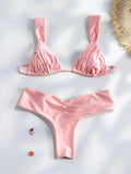 Maillot de bain bikini triangle plissé vert menthe sur fond blanc