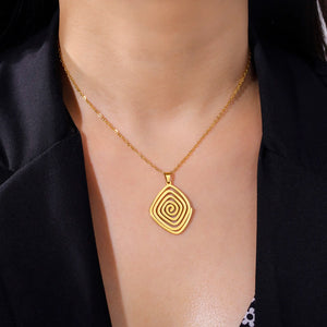 Collier avec pendentif spirale