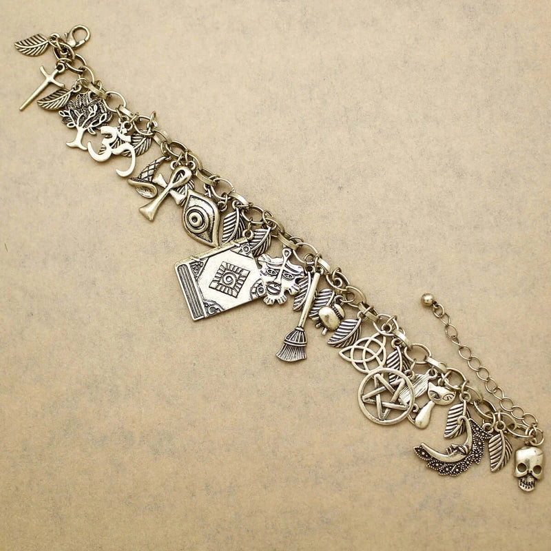 Pulsera vintage con medallas religiosas y colgante de cruz