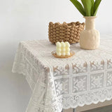 Mantel de lino beige con motivos de encaje