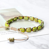 Bracelet bohème perles pierre impériale réglable, vue de dos sur le lien