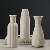 Vase Décoratif Moderne en Céramique Blanche pour Table et Intérieur
