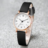 Montre femme quartz bracelet cuir noir cadran chiffres romains doré