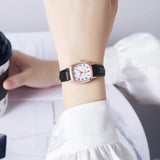 Montre femme chic bracelet cuir noir cadran rond blanc chiffres arabes argentés
