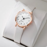 Montre femme quartz bracelet cuir blanc cadran chiffres arabes argenté vue de dessus