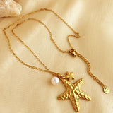 Collier doré avec pendentif étoile de mer, gros plan