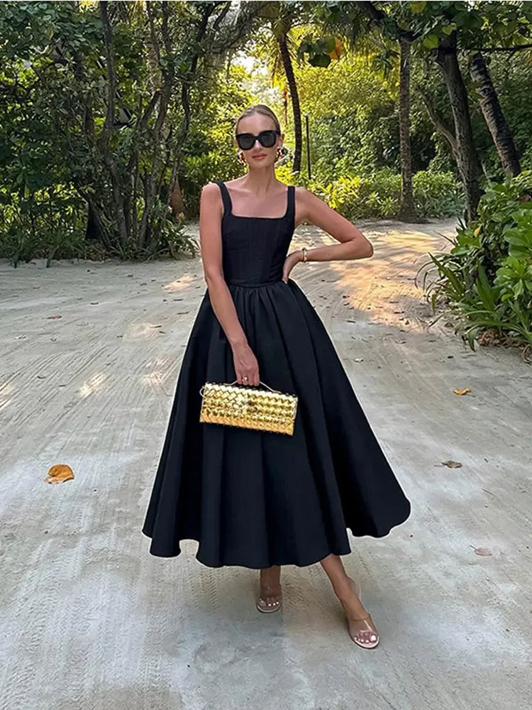 Robe Longue Noire Sans Manches à Col Carré et Dos Nu