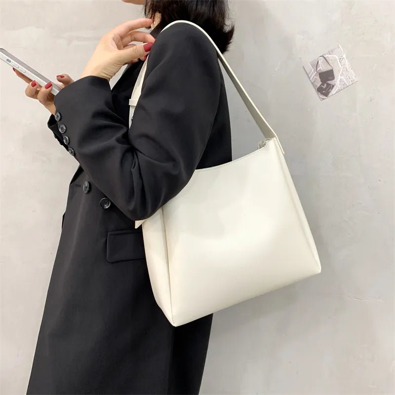 Trendy leather handbag for women