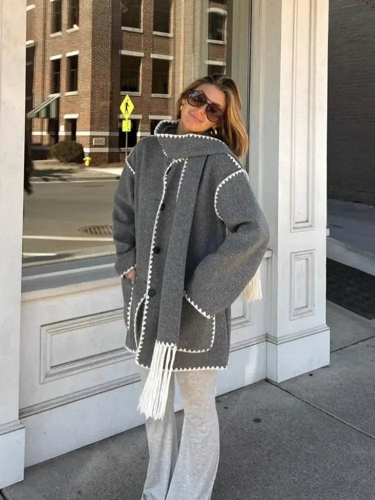 Manteau à boutonnage contrastant pour femmes avec écharpe