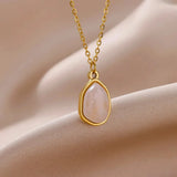 Collier doré avec pendentif ovale en pierre améthyste violette