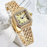 Montre carrée femme dorée, vue d'ensemble, accessoire de mode