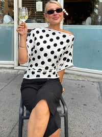 T-shirt femme à une épaule et imprimé à pois