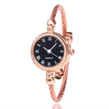 Montre bracelet argentée avec cadran blanc à chiffres romains
