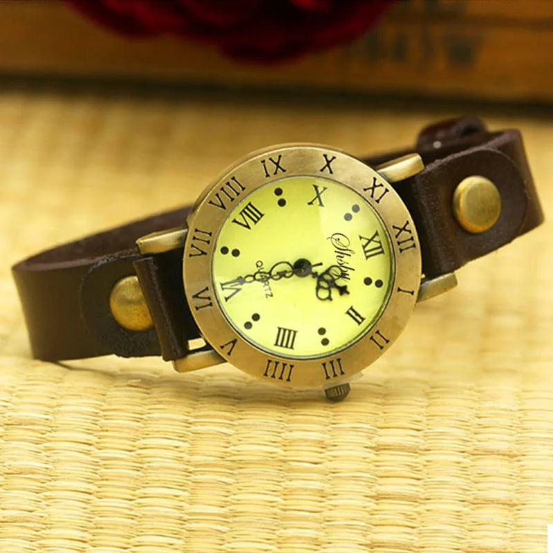 Montre vintage bohème en cuir marron foncé avec cadran crème et chiffres romains