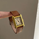 Montre carré vintage femme cadran doré bracelet cuir marron, accessoire mode intemporel