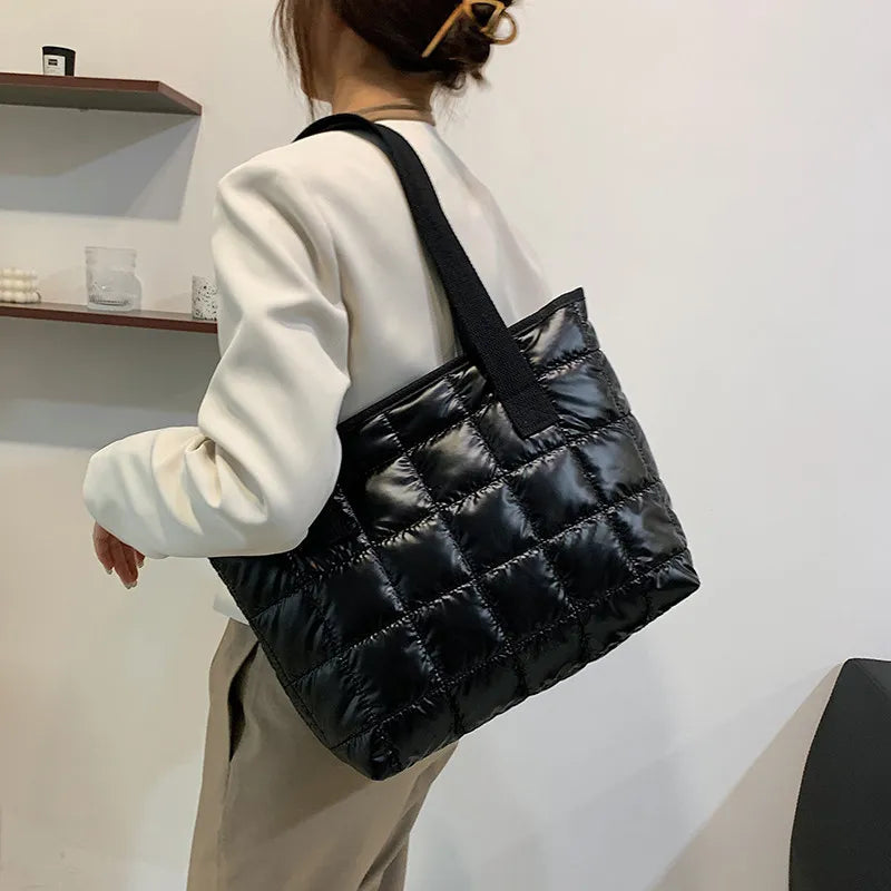 Bolso acolchado para mujer.