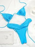 Détail du haut de bikini triangle plissé rose pâle
