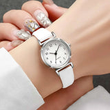 Montre femme bracelet cuir bleu marine cadran blanc