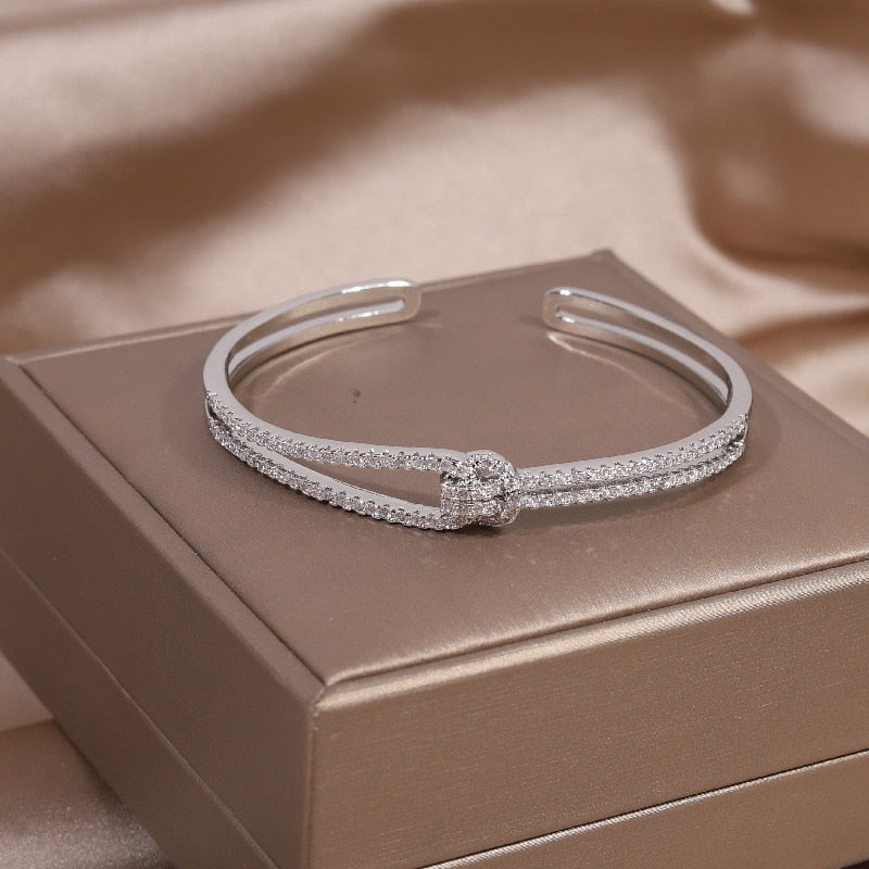 Sparkling women's bracelet with zircons