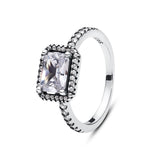 Bague en argent 925 avec un zircon rectangulaire imposant entouré de petits zircons
