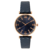 Montre femme bracelet cuir bleu, cadran bleu chiffres romains dorés et strass, sur fond blanc