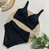 Maillot de bain deux pièces noir taille haute, haut croisé élégant et culotte drapée