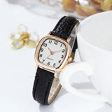 Montre femme rétro bracelet cuir noir cadran rond noir chiffres arabes argentés