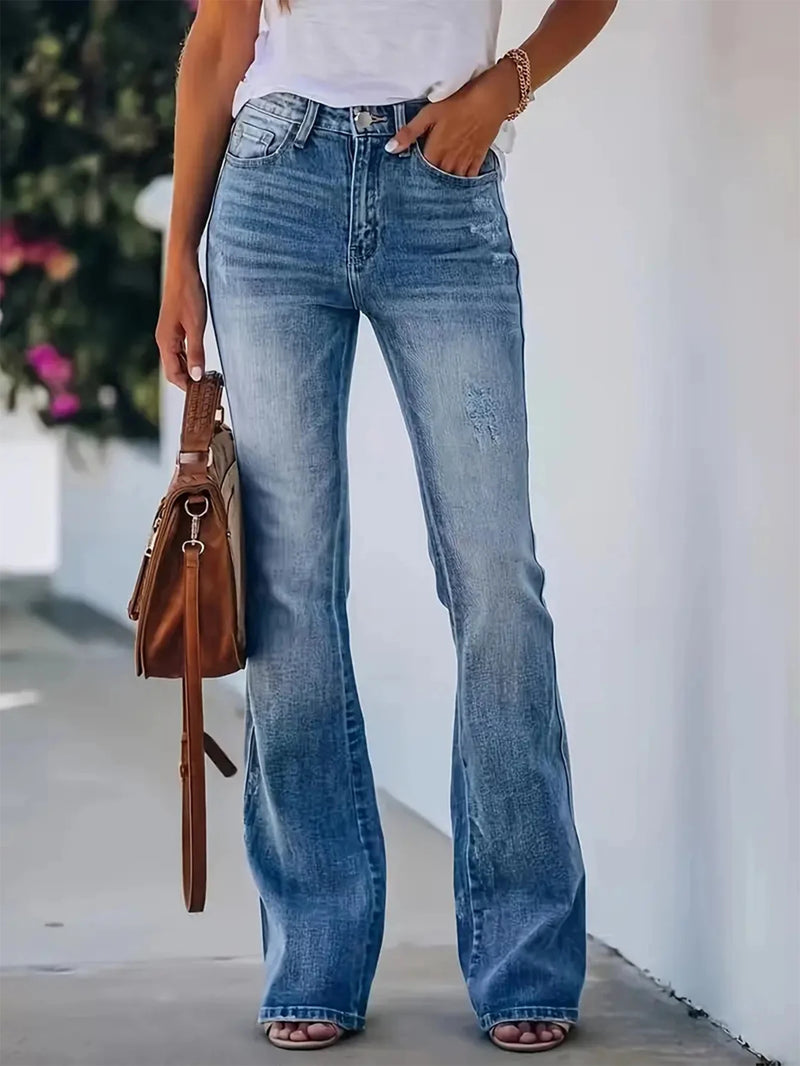 Jeans évasés en denim pour femmes, taille haute et effet amincissant.