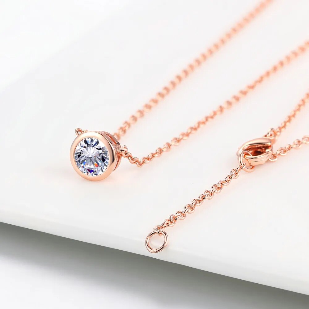 Necklace with round cubic zirconia pendant