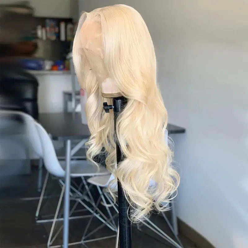 Perruque synthétique blonde Wavy