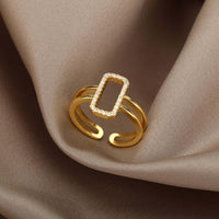 Bague dorée en acier avec des zircons en forme de rectangle - EMAKUJITIA