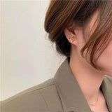 Boucles d'oreilles clous dorés en forme de cœur - EMAKUJITIA