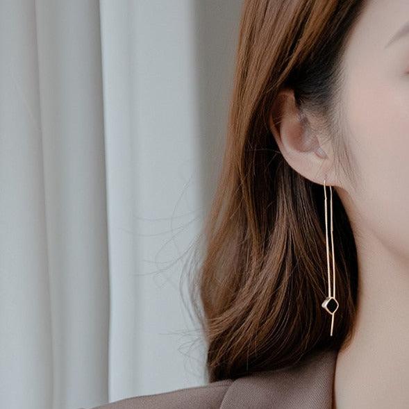 Boucles d'oreilles longue pendantes avec pendentif carré noir - EMAKUJITIA