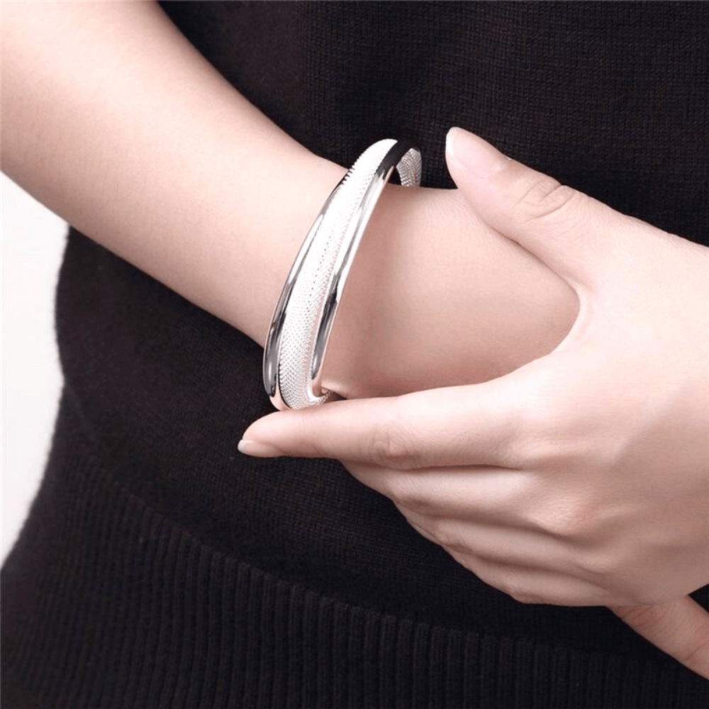 Bracelet ouvert décor gravé en argent pour femme - EMAKUJITIA