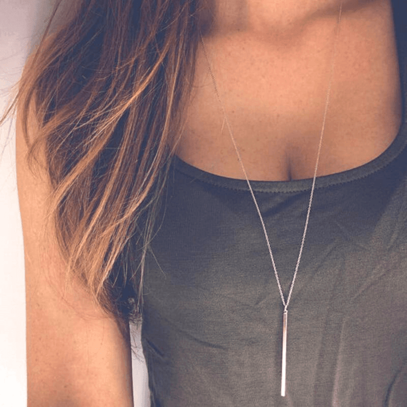Collier long avec pendentif en forme de tige pour femme - EMAKUJITIA