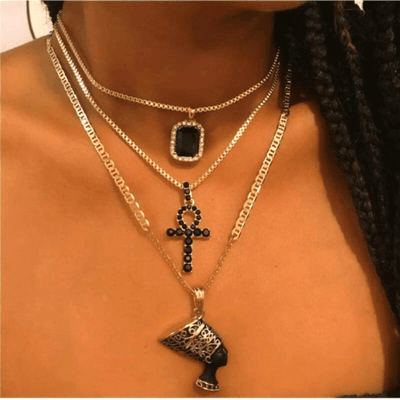 Collier multicouche doré avec trois pendentifs - EMAKUJITIA