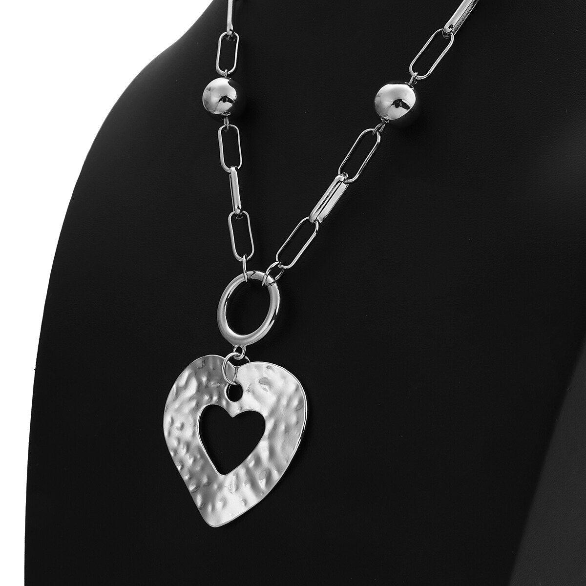 Collier punk avec un grand pendentif en forme de cœur pour femme - EMAKUJITIA