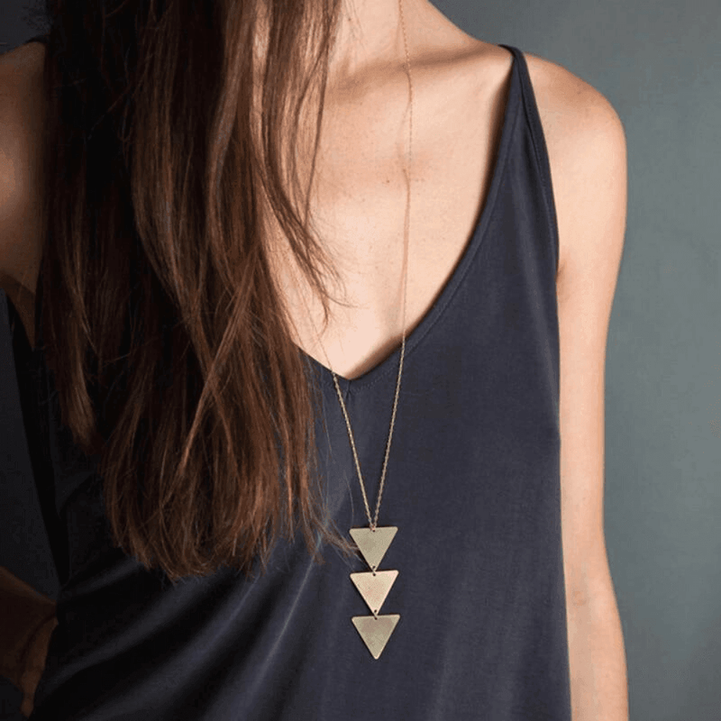 Collier sautoir avec pendentif triangle en métal pour femmes - EMAKUJITIA
